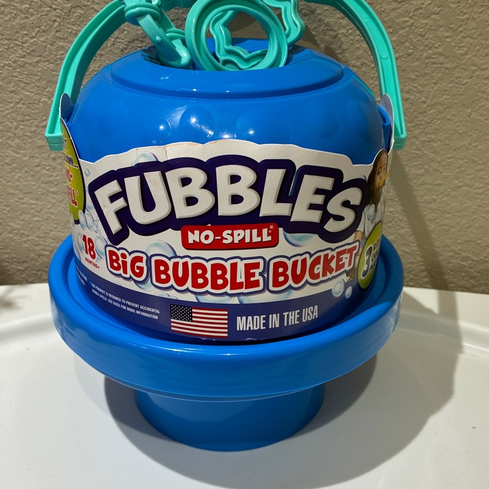 Nwt Fubbles No Spill Big Bubble Bucket